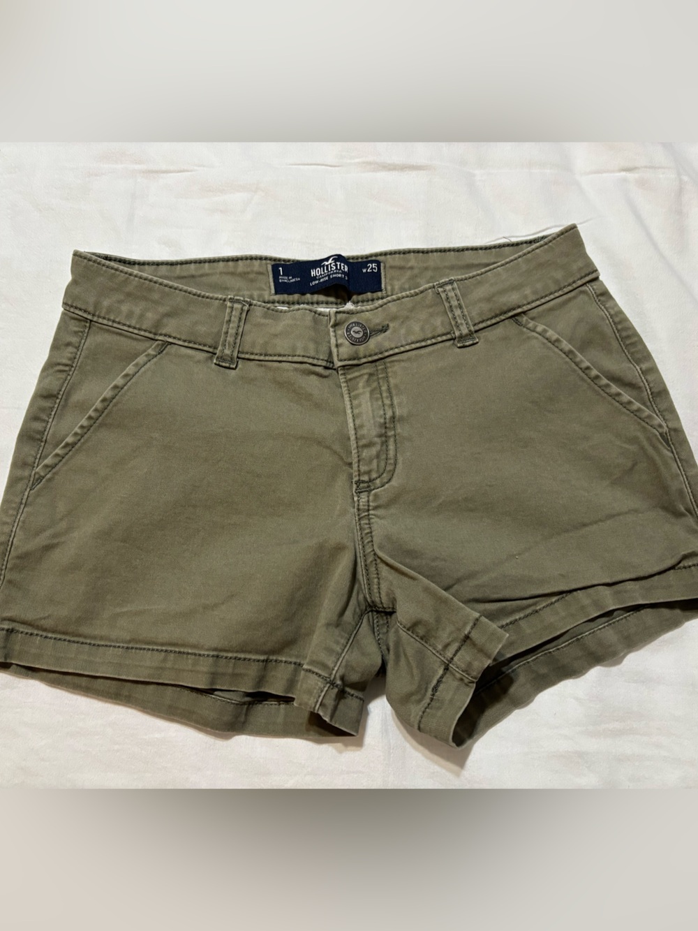 Hollister Low Rise 3” shorts